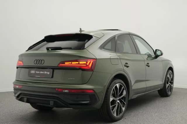 Audi Q5 (2023) thumbnail 2