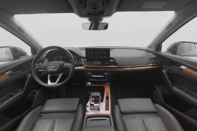 Audi Q5 (2023) thumbnail 3