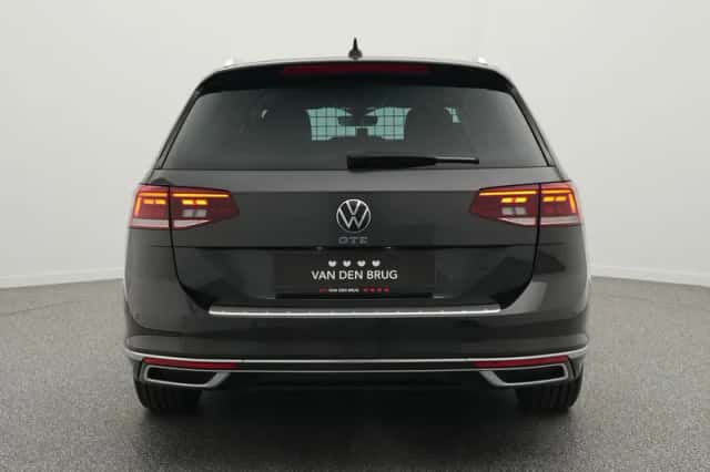 Volkswagen Passat (2022) thumbnail 6