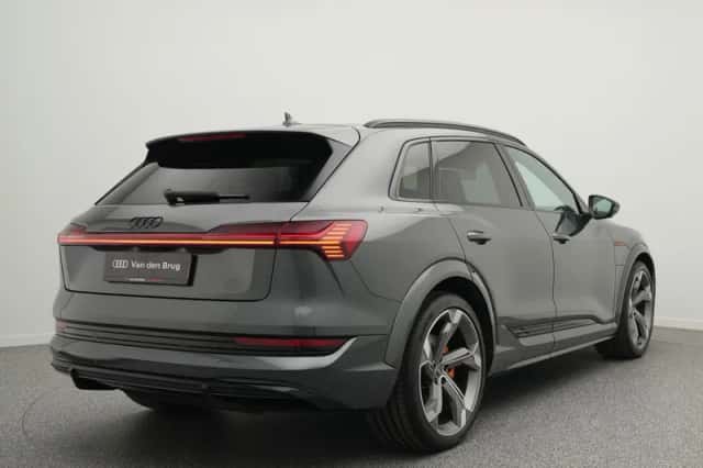 Audi e-tron (2023) thumbnail 2