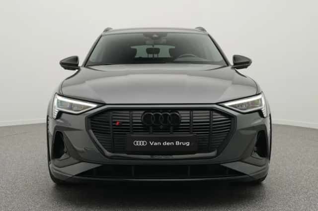 Audi e-tron (2023) thumbnail 5