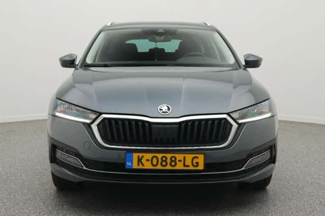 Škoda Octavia (2020) thumbnail 4