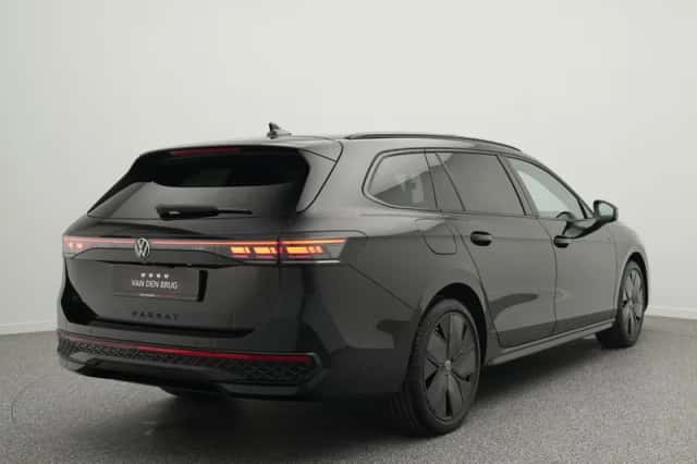 Volkswagen Passat (2025) thumbnail 2