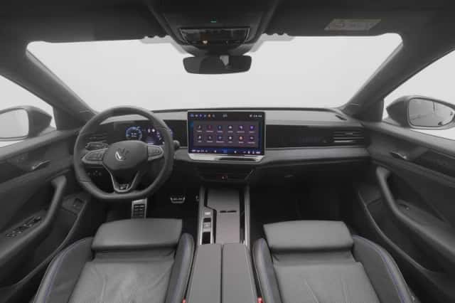 Volkswagen Passat (2025) thumbnail 3