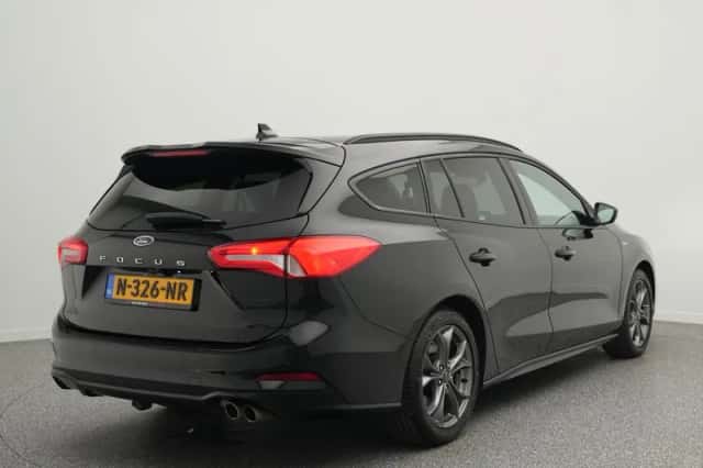 Ford Focus (2021) thumbnail 2