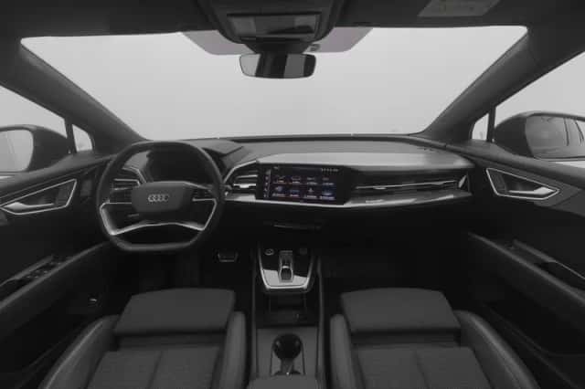 Audi Q4 e-tron (2024) thumbnail 4