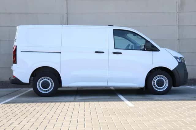 Volkswagen E-Transporter (2026) thumbnail 2