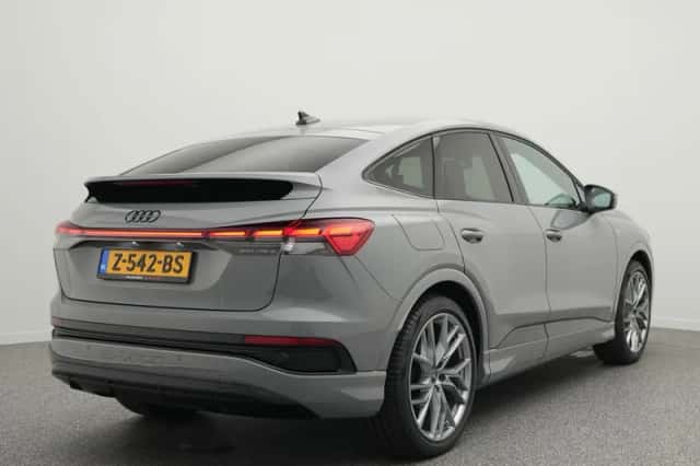 Audi Q4 e-tron (2024) thumbnail 2