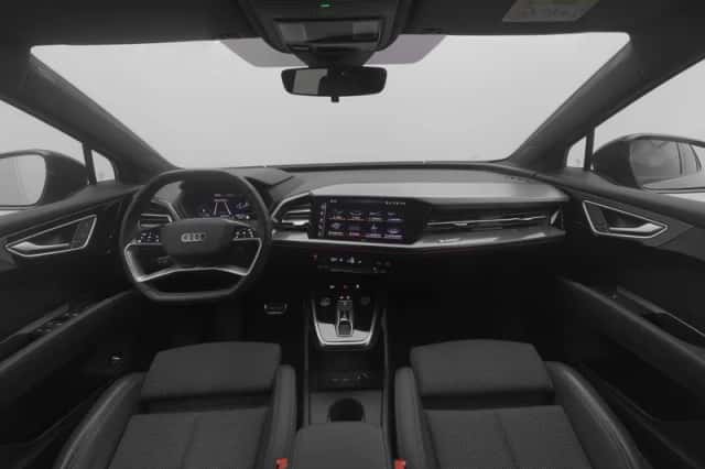 Audi Q4 e-tron (2024) thumbnail 4