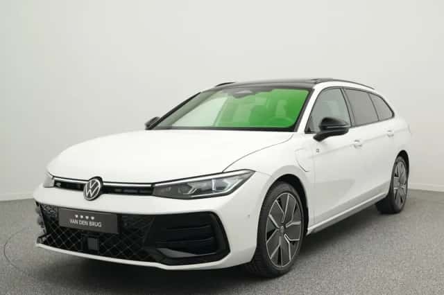 Volkswagen Passat (2025) thumbnail 1