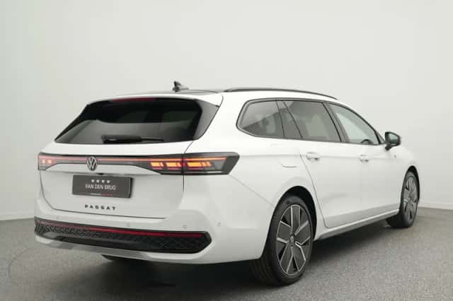Volkswagen Passat (2025) thumbnail 2