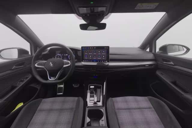 Volkswagen Golf (2025) thumbnail 3