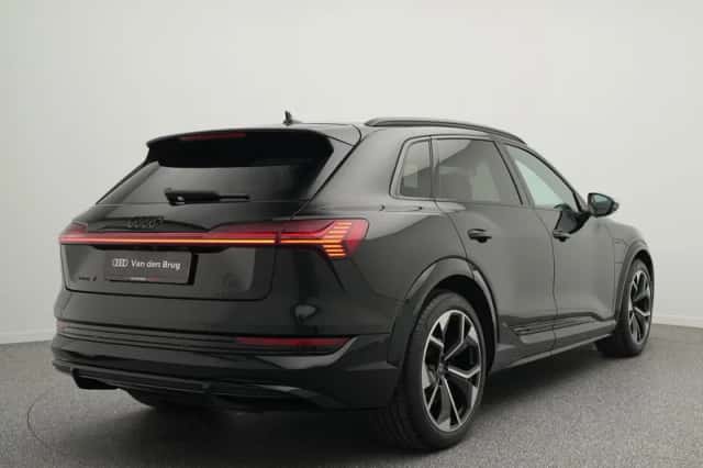 Audi e-tron (2022) thumbnail 2