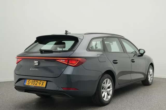 SEAT Leon Sportstourer (2023) thumbnail 2