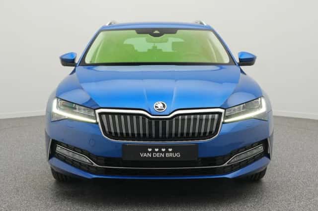 Škoda Superb (2023) thumbnail 4