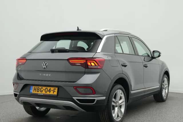 Volkswagen T-Roc (2023) thumbnail 2