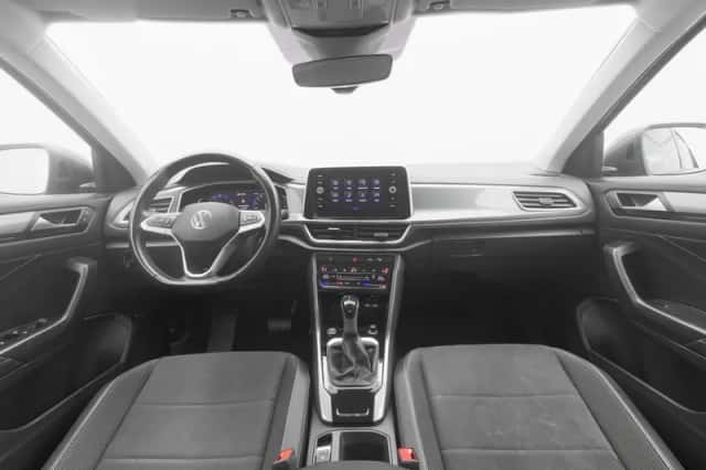 Volkswagen T-Roc (2023) thumbnail 3