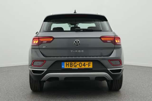 Volkswagen T-Roc (2023) thumbnail 6