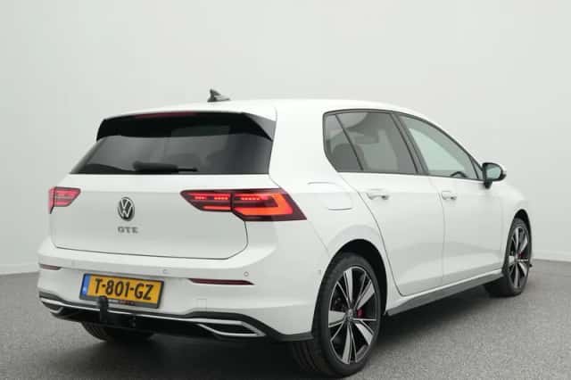 Volkswagen Golf (2020) thumbnail 2