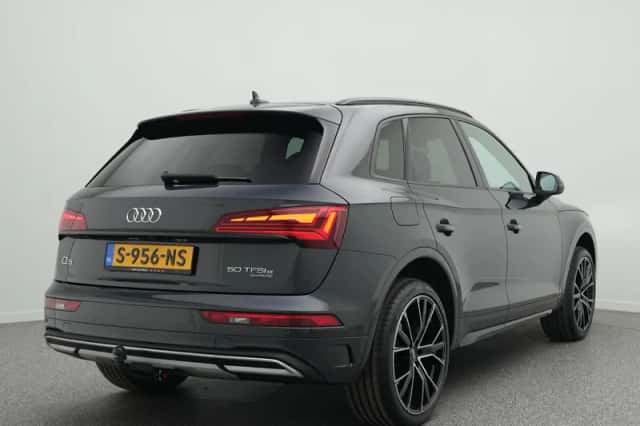 Audi Q5 (2022) thumbnail 2