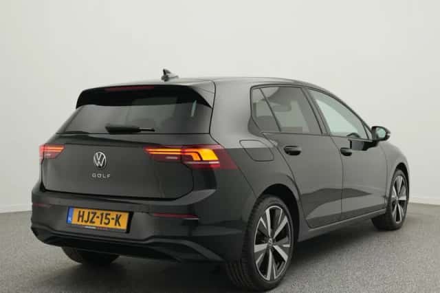 Volkswagen Golf (2025) thumbnail 2
