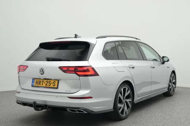 Volkswagen Golf (2024) thumbnail 2