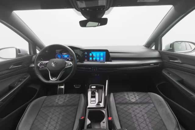 Volkswagen Golf (2024) thumbnail 3