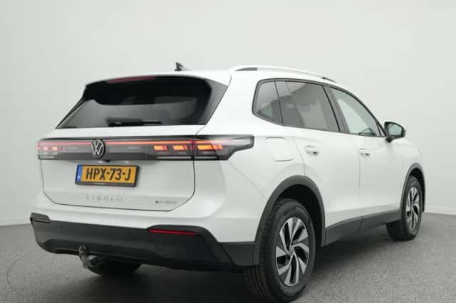 Volkswagen Tiguan (2025) thumbnail 2