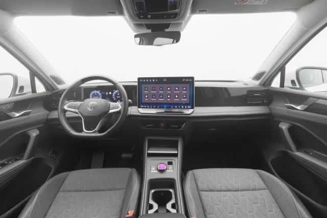 Volkswagen Tiguan (2025) thumbnail 3