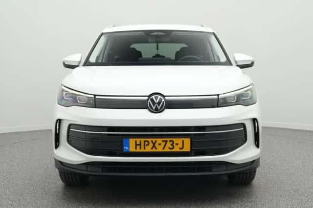 Volkswagen Tiguan (2025) thumbnail 5