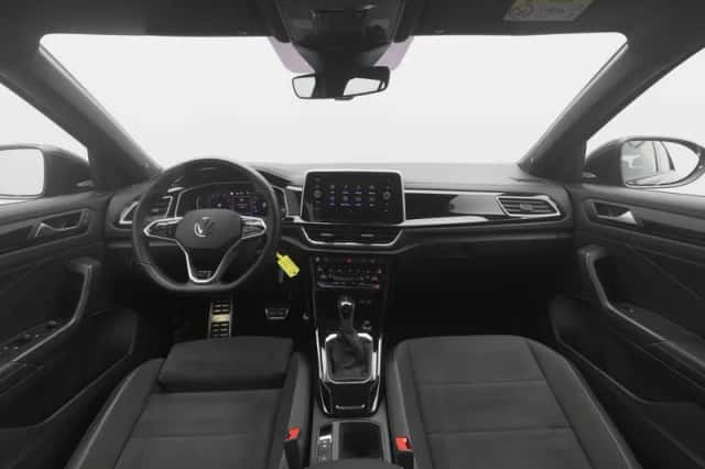 Volkswagen T-Roc (2023) thumbnail 3