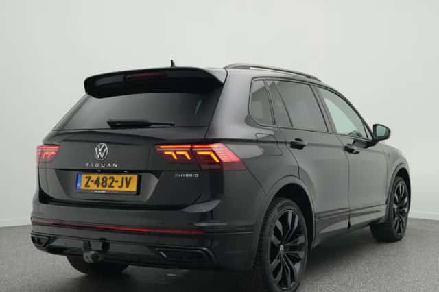 Volkswagen Tiguan (2022) thumbnail 2