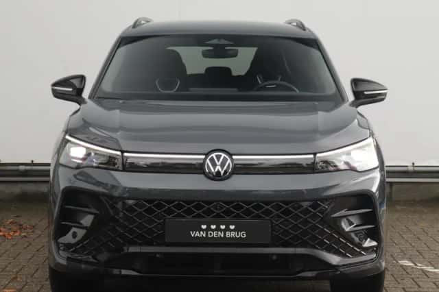 Volkswagen Tiguan (2025) thumbnail 4