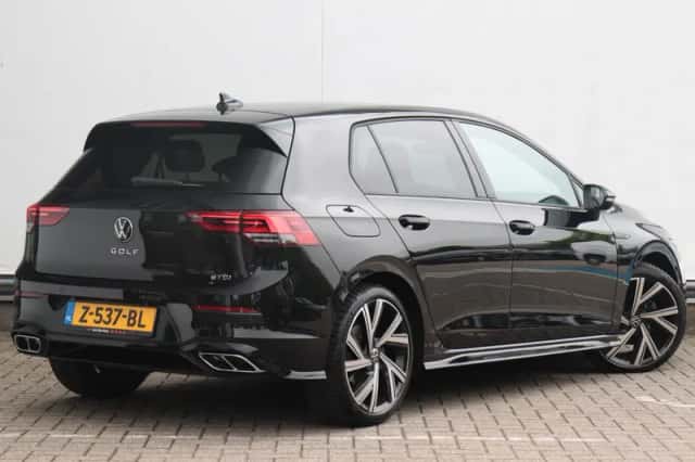 Volkswagen Golf (2024) thumbnail 5