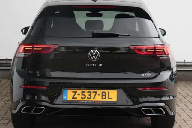 Volkswagen Golf (2024) thumbnail 6