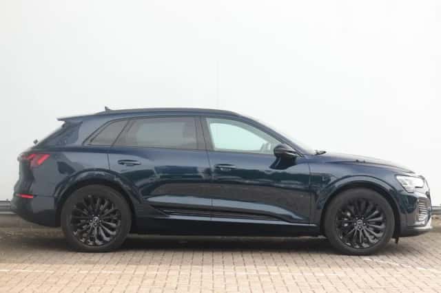 Audi Q8 e-tron (2023) thumbnail 2