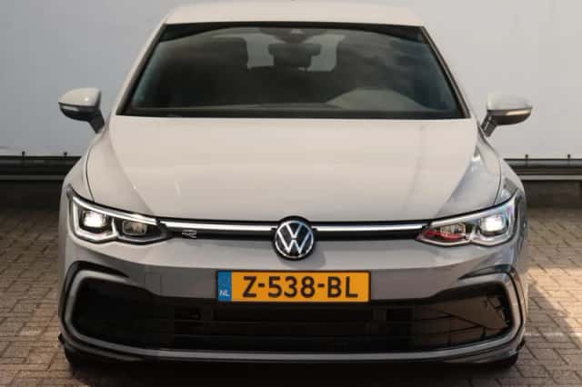 Volkswagen Golf (2024) thumbnail 2