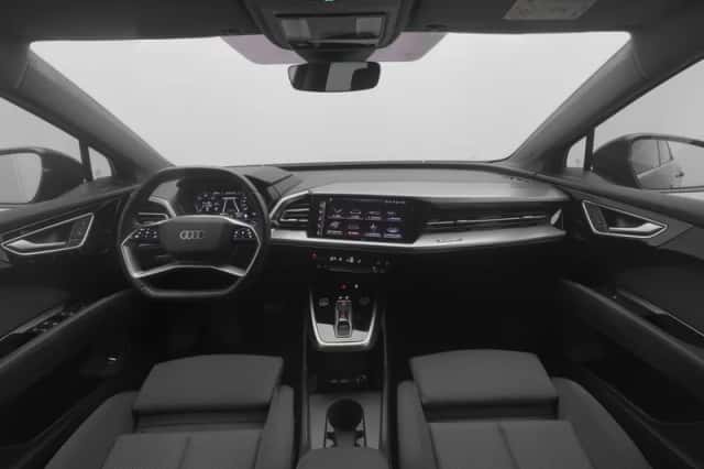 Audi Q4 e-tron (2024) thumbnail 3