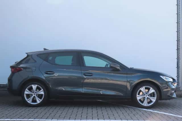 SEAT Leon (2023) thumbnail 4