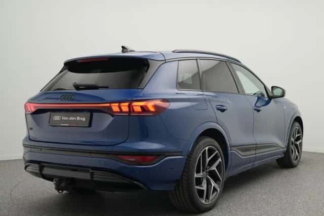 Audi Q6 e-tron (2025) thumbnail 2