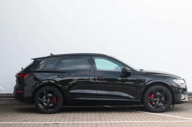 Audi Q8 e-tron (2023) thumbnail 2