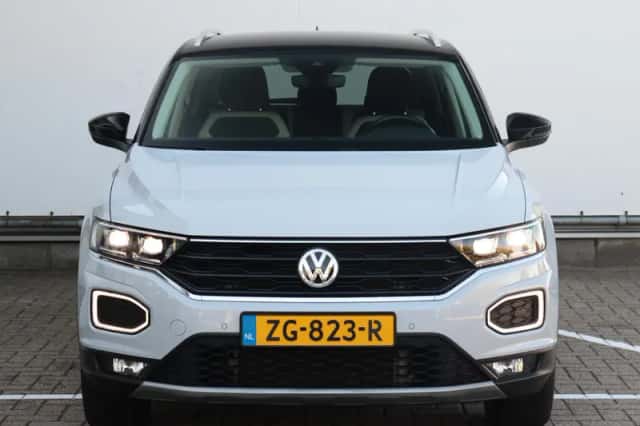 Volkswagen T-Roc (2019) thumbnail 2