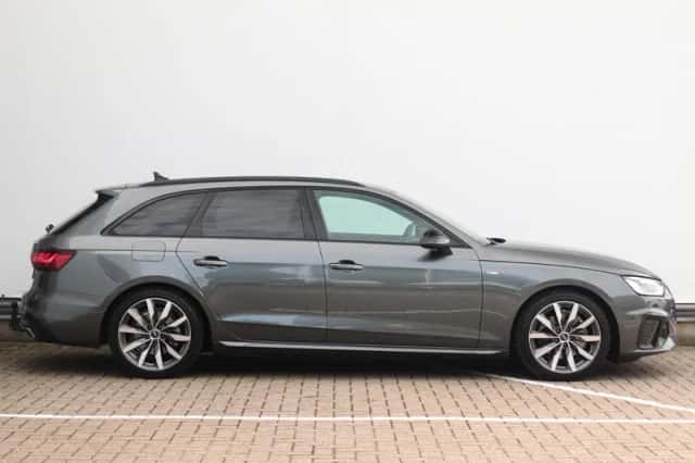 Audi A4 (2024) thumbnail 2