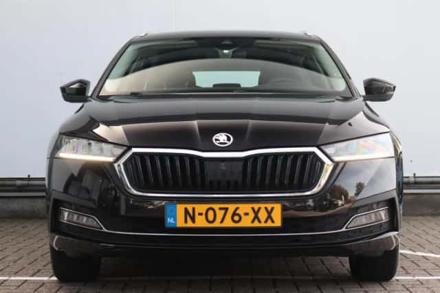 Škoda Octavia (2021) thumbnail 3
