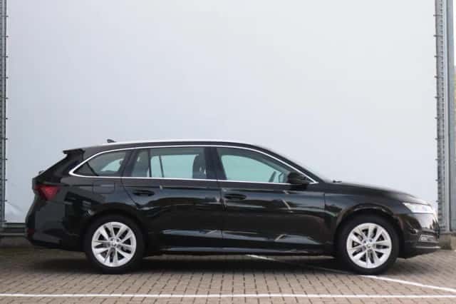 Škoda Octavia (2021) thumbnail 4