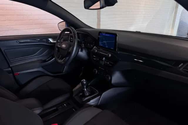 Ford Focus (2019) thumbnail 2