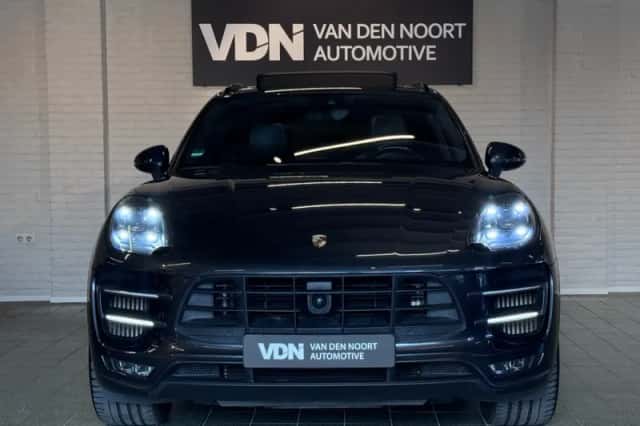 Porsche Macan (2017) thumbnail 4