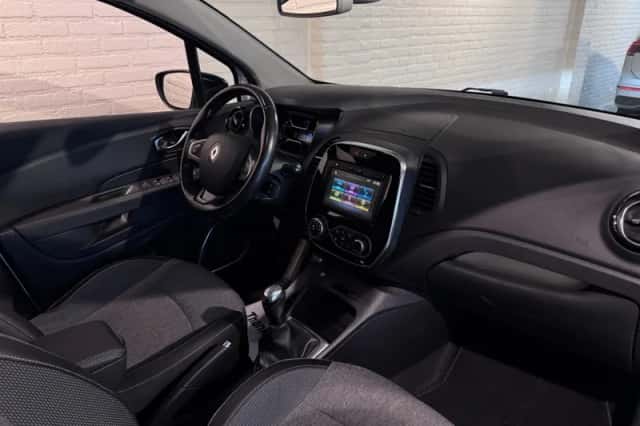 Renault Captur (2019) thumbnail 2