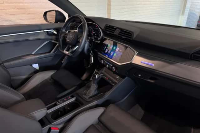 Audi Q3 (2021) thumbnail 2