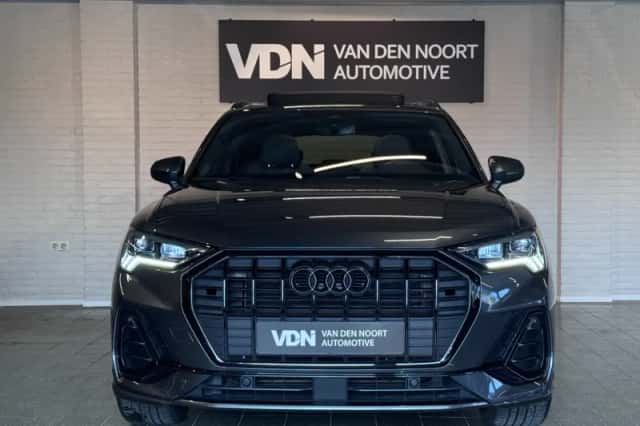 Audi Q3 (2021) thumbnail 4